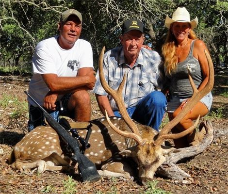 Exotic AXIS BUCK & DOE Day HUNTS in the Texas Hill Country featured image
